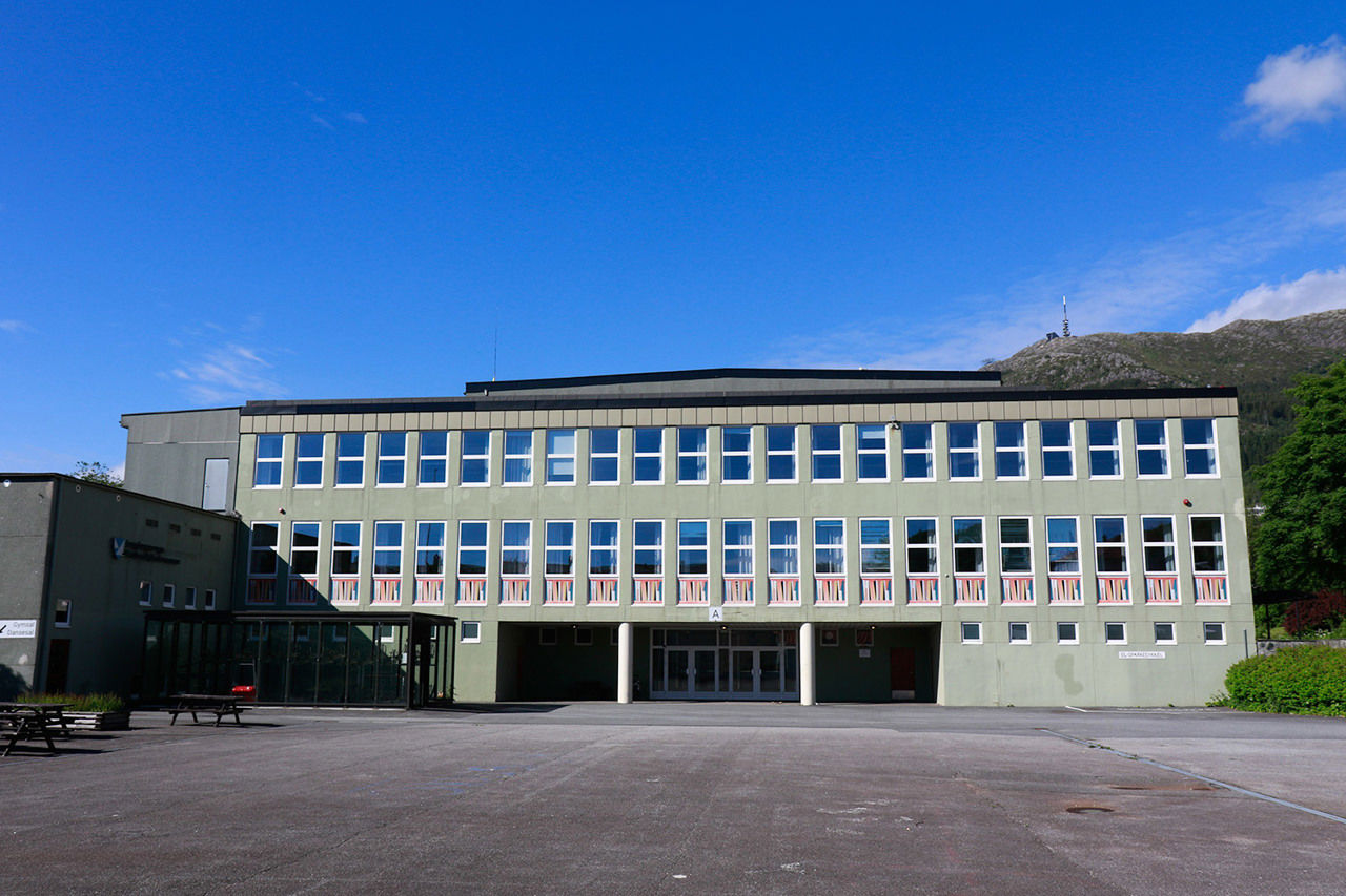 Bilde av skolen