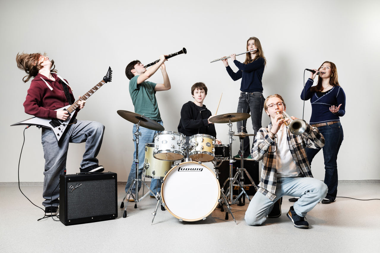 Bilde av musikere i et band. Foto: Andreas Roksvåg
