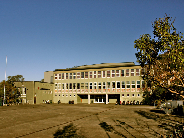 Bilde av skolen
