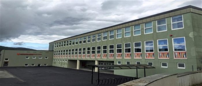 Bilde av skolen